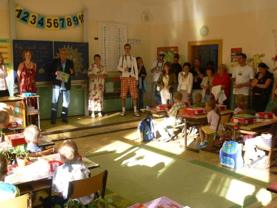 Prvniskolniden67.jpg